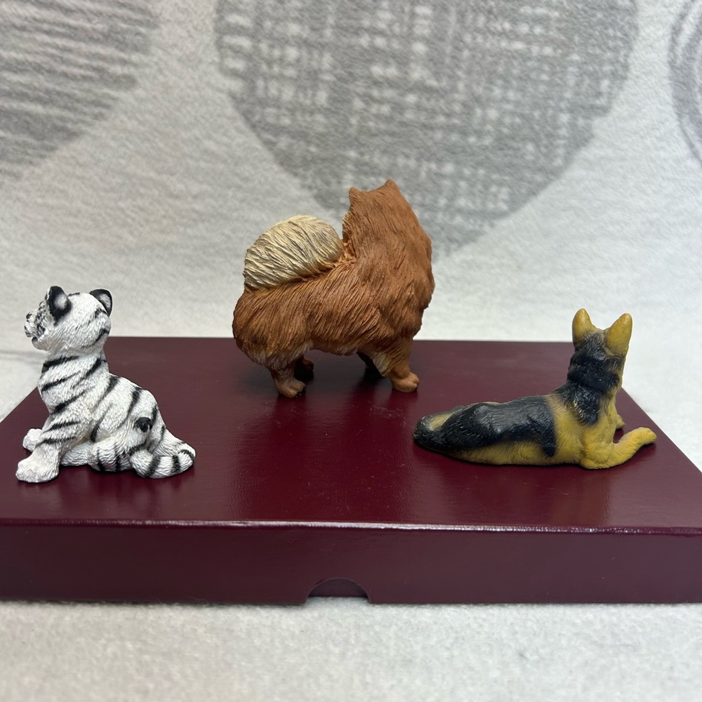 Life Like Pomeranian, German Shepard And Baby White Tiger - Picture 2 of 6